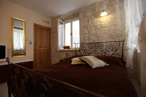 Tragurium & Salona Apartments Apartment in Trogir