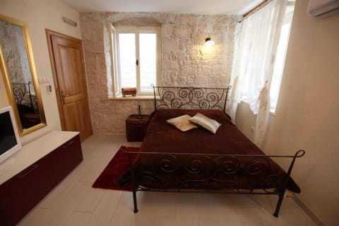 Tragurium & Salona Apartments Apartment in Trogir