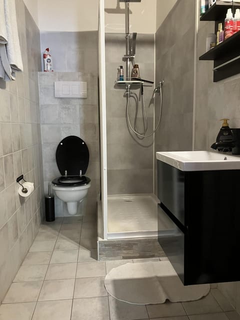 Shower, Toilet, Bathroom