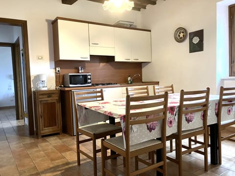 Kitchen or kitchenette, Living room, minibar, stove