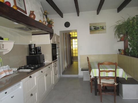 Kitchen or kitchenette, Dining area, On site