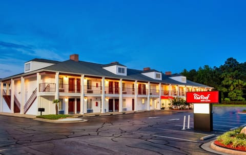 Red Roof Inn & Suites Wilson Motel in Wilson
