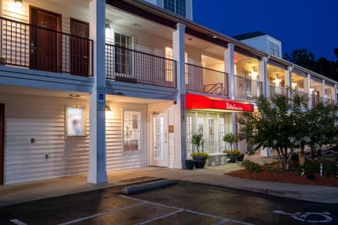Red Roof Inn & Suites Wilson Motel in Wilson
