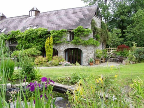 Property building, Natural landscape, Garden view