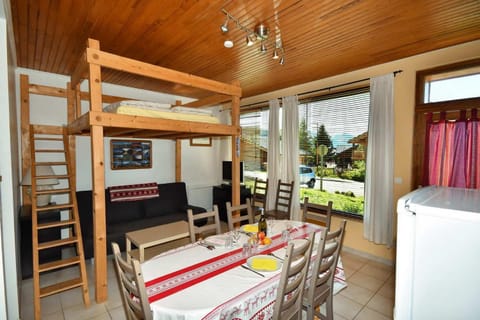 Living room, Dining area, Mountain view