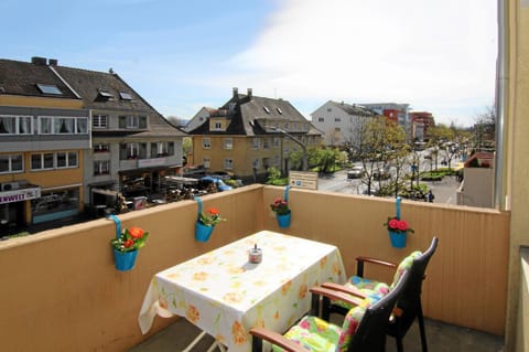 Balcony/Terrace, Seating area, City view, Street view