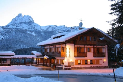 Facade/entrance, Winter