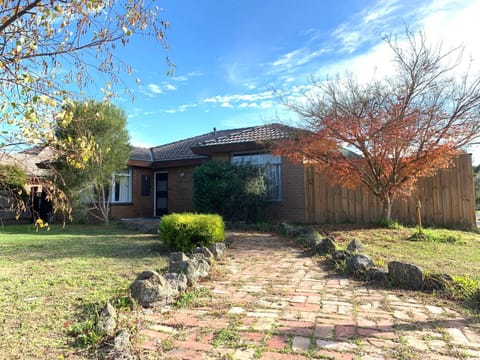 Family home in Prime location Melbourne Casa in Ferntree Gully