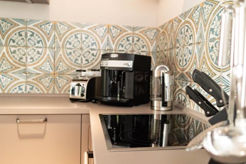 Kitchen or kitchenette, Photo of the whole room, Decorative detail