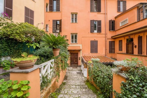 FL Apartments Il piccolo borgo di Trastevere Condominio in Rome