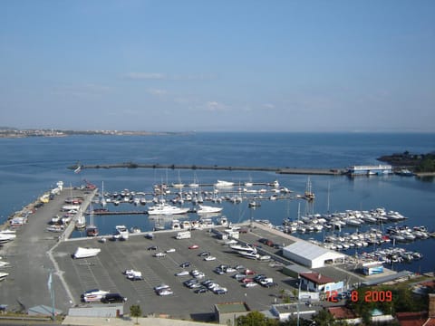 View (from property/room), Balcony/Terrace, Decorative detail, Area and facilities