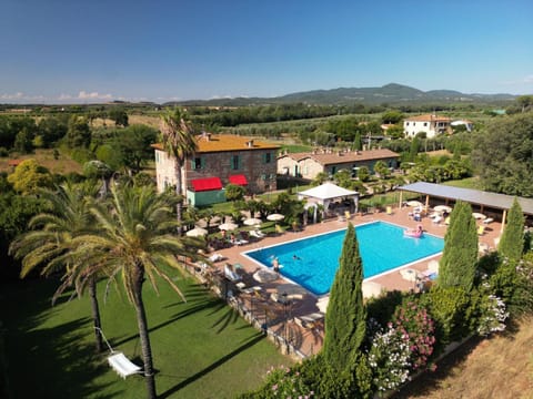 Property building, Natural landscape, Bird's eye view, Garden, Garden view, Pool view, Swimming pool