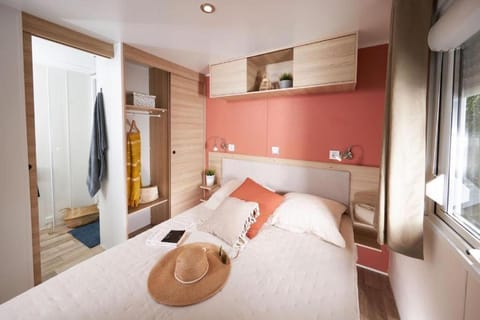Mobile home 3 chambres 2 salles de bains dans camping 4 étoiles aux charmettes MH k168 Campground/ 
RV Resort in Les Mathes
