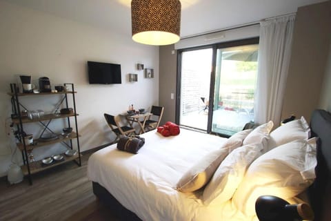 Sweet Home studio Aix en Provence, terrasse, piscine, resto, Apartment hotel in Aix-en-Provence