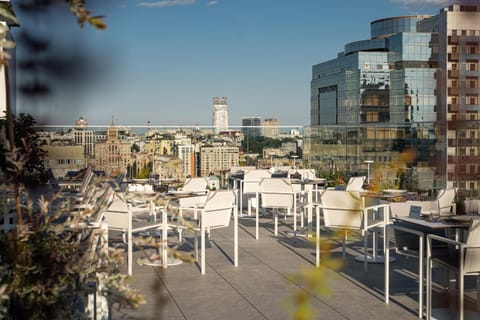 Restaurant/places to eat, Balcony/Terrace