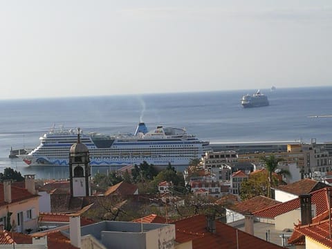 City view, Sea view