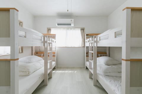 Bedroom, bunk bed