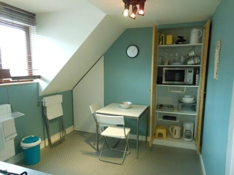 Kitchen or kitchenette, Dining area, Street view