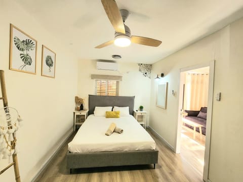 Sunshine Suite Boutique - Only 5 Min Walk To The Beach Condo in Eilat