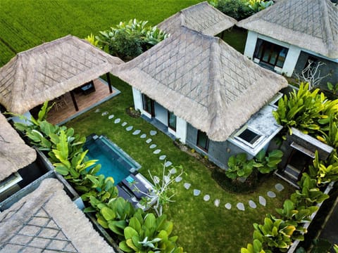 Three Gold Luxury Private Villas Chalet in Tampaksiring