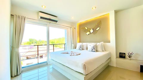 The Palms Residence - SHA Extra Plus Hotel in Wichit