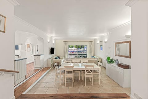 Water's Edge Apartment in Henley-on-Thames