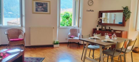 Living room, Lake view