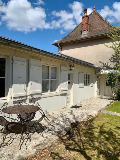 Property building, Patio, Garden