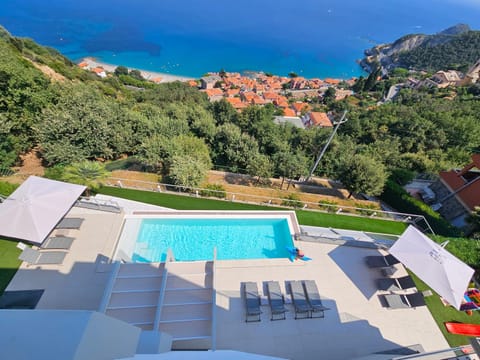 View (from property/room), City view, Swimming pool