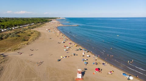 Nearby landmark, Natural landscape, Bird's eye view, Beach, Landmark view, Sea view, group of guests