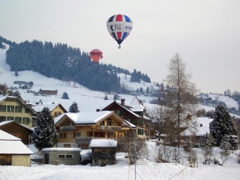 Neighbourhood, Natural landscape, Activities, Bird's eye view, View (from property/room), Landmark view