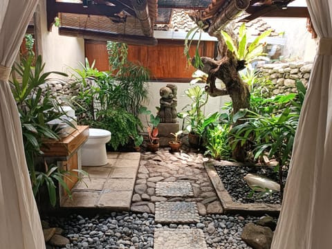 Shower, Toilet, Garden, Garden view