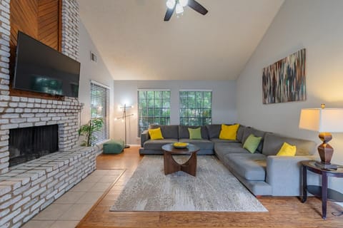 Fun 'n Sun Heated POOL & GameRoom by Fiesta Texas House in San Antonio