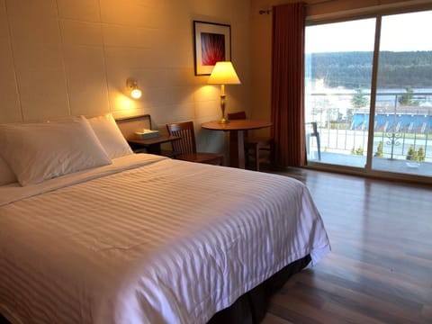 Holiday House Motel | Ladysmith | VacationRenter