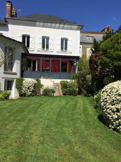 Maison d'Hôtes Joussaume Latour Bed and Breakfast in Château-Thierry