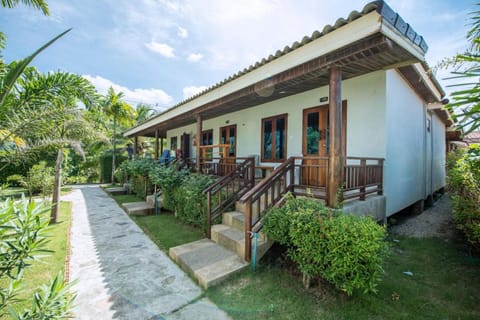 Facade/entrance, Garden, Balcony/Terrace