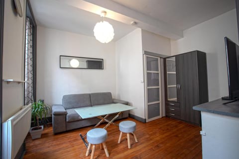 TV and multimedia, Living room, Lounge or bar, Seating area