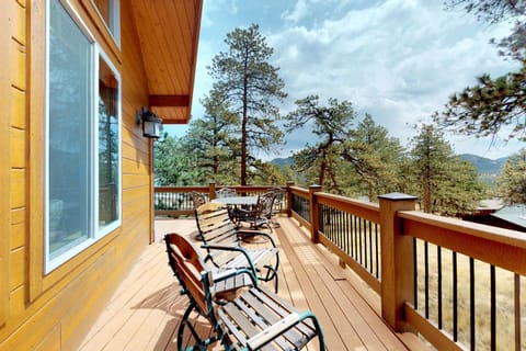 Twin Pines Cabin House in Estes Park