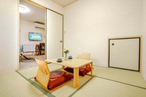 Olina's House Condominio in Osaka