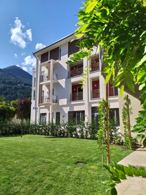 Property building, Patio, Garden, Garden, Coffee/tea facilities, Balcony/Terrace, Bedroom, Garden view, Mountain view, Inner courtyard view