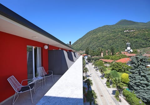 Property building, Spring, Day, Natural landscape, View (from property/room), Balcony/Terrace, Mountain view