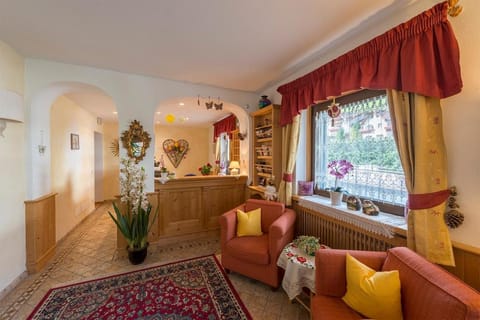 Day, Decorative detail, On site, Seasons