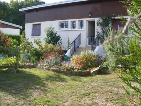 Chambre d'Hôtes - DOUCE NUI-THE Bed and Breakfast in Dreux