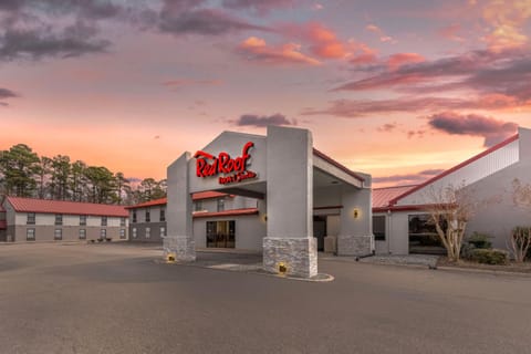 Red Roof Inn & Suites Newport News Motel in Newport News