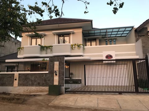 Kensington Villa Villa in Parongpong