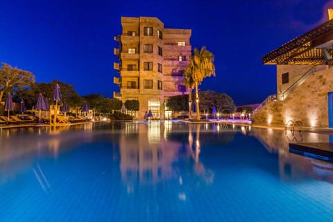 Property building, Facade/entrance, Spring, Night, On site, Pool view, Pool view, Swimming pool, Family