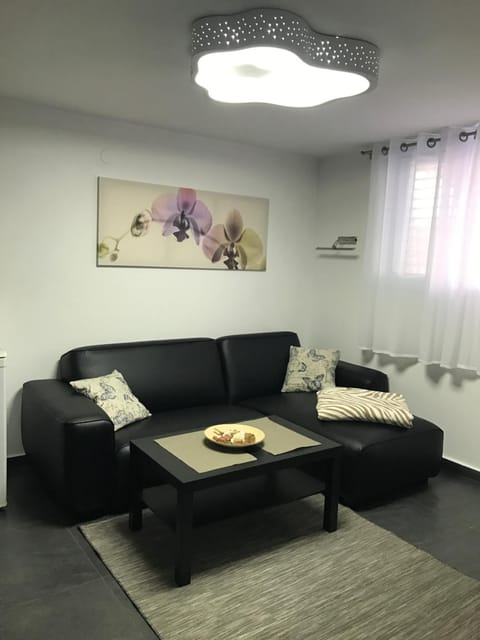 Cozy modern apartment near the sea in city center Copropriété in Netanya