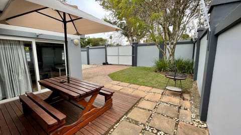 Cosy Private Cottage-internet & Off Street Parking House in Port Elizabeth