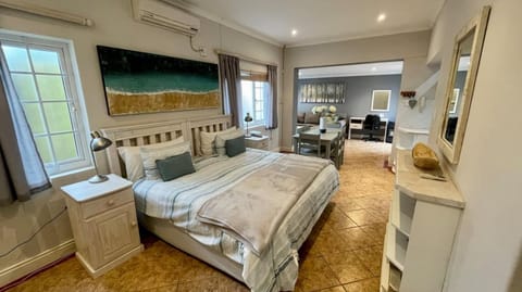 Cosy Private Cottage-internet & Off Street Parking House in Port Elizabeth