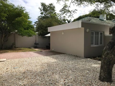 Cosy Private Cottage-internet & Off Street Parking House in Port Elizabeth